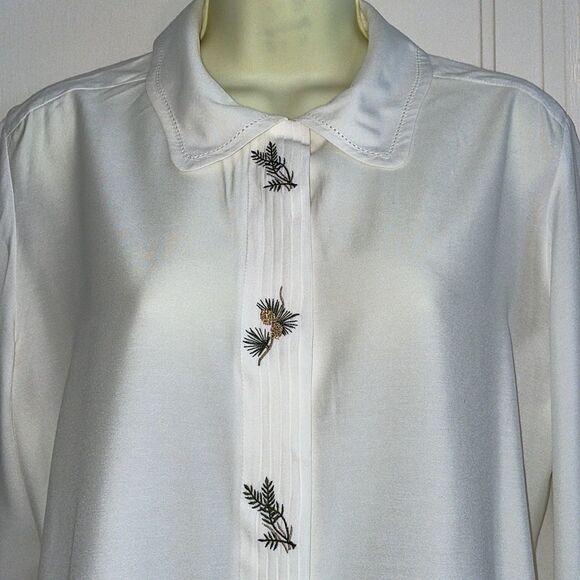 Vtg 90s Susan Bristol petites white blouse with pine needle embroidery - Picture 2 of 13